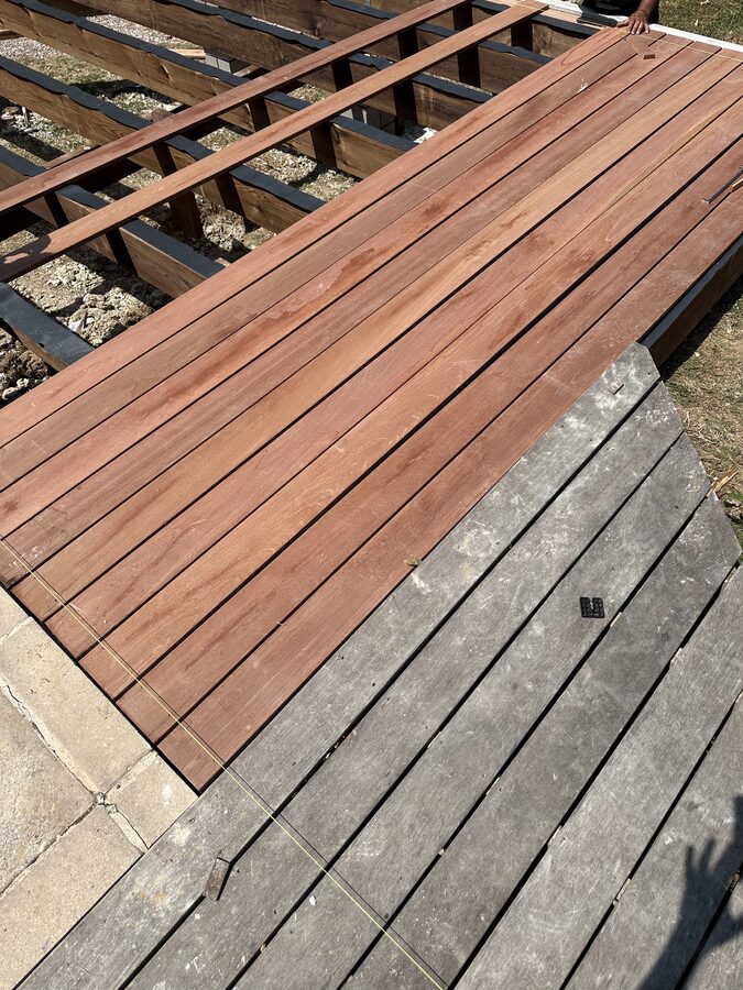 Lames de terrasse en pose — Seine Bâtisseur