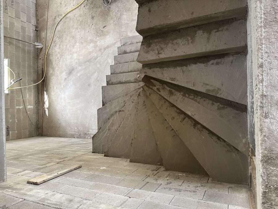 Escalier hélicoïdal terminé — Seine Bâtisseur