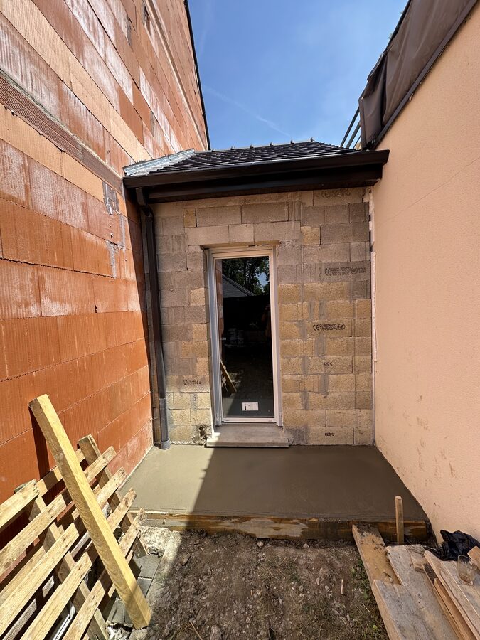 Extension — angle brique et toiture — Seine Bâtisseur