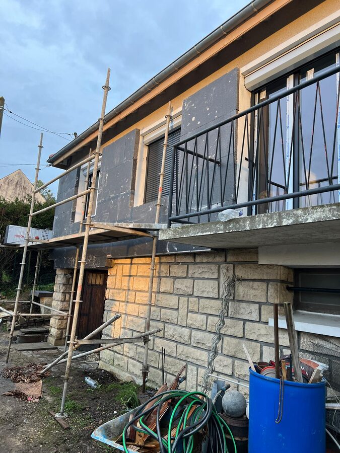 Ravalement de façade — maison individuelle en Île-de-France
