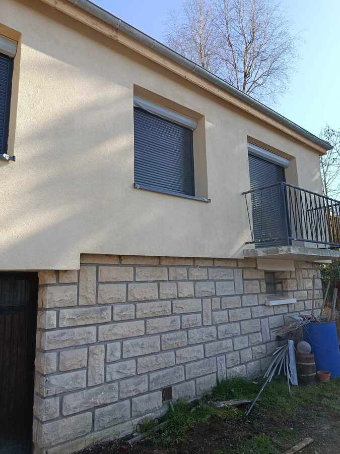 Façade enduite — finitions — Seine Bâtisseur