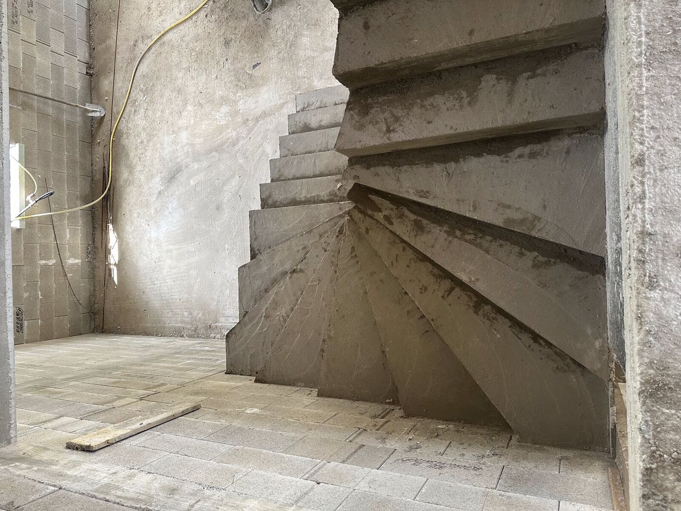 Escalier béton coulé en place — Île-de-France